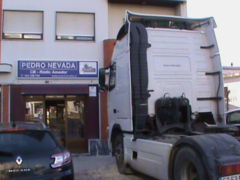 CAMIÃO VOLVO - IMAGEM 2 - Pedro Nevada