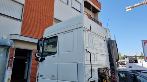 MONTAGEM ANTENA CB DAF XF 460 EURO 6 - IMAGEM 2 - Pedro Nevada