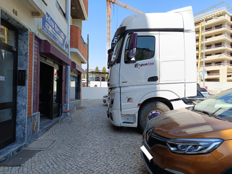 MONTAGEM ANTENA CB MERCEDES-BENZ ACTROS L 1851 - IMAGEM 3 - Pedro Nevada