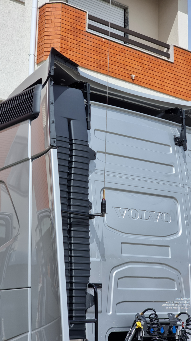 MONTAGEM ANTENA VOLVO FH-500 - IMAGEM 2 - Pedro Nevada