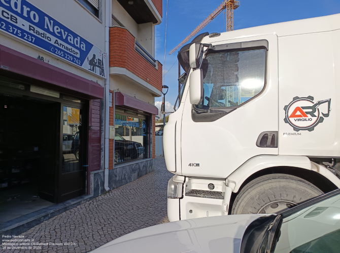 MONTAGEM ANTENA CB RENAULT PREMIUM 410 DXi - IMAGEM 2 - Pedro Nevada