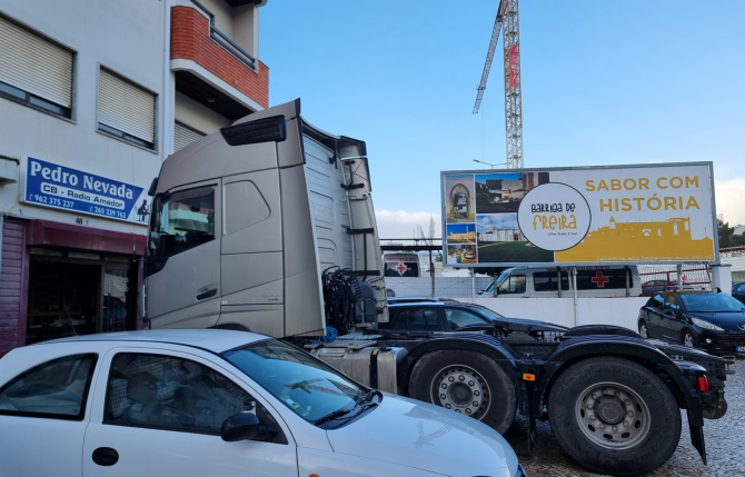 MONTAGEM ANTENA CB VOLVO FH-500 - IMAGEM 2 - Pedro Nevada