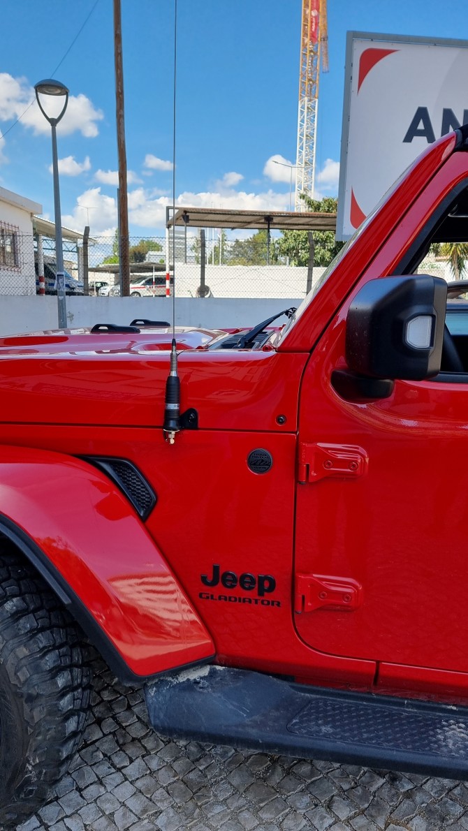 MONTAGEM ANTENA CB JEEP GLADIATOR - IMAGEM 1 - Pedro Nevada