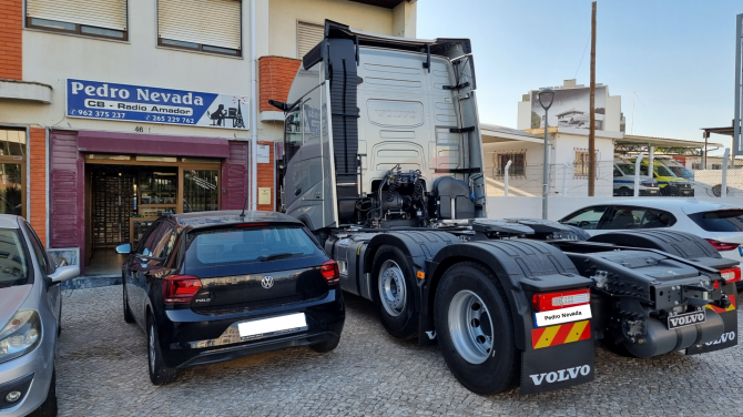 MONTAGEM ANTENA CB VOLVO FH-500 - IMAGEM 1 - Pedro Nevada