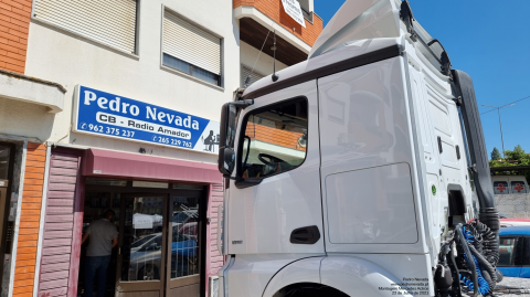 MOUNTING MERCEDES ACTROS - Pedro Nevada