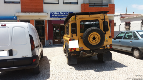 MOUNTING LAND ROVER DEFENDER - IMAGE 1 - Pedro Nevada