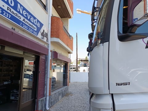 MOUNTING CB ANTENNA ON MERCEDES-BENZ ACTROS L 1851 - IMAGE 1 - Pedro Nevada