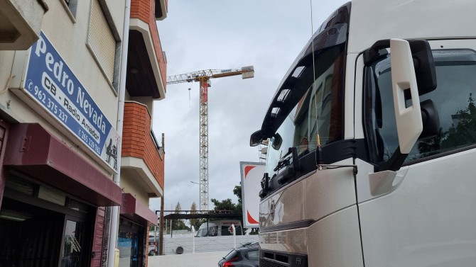 MOUNTING CB ANTENNA ON VOLVO FH-500 - IMAGE 2 - Pedro Nevada